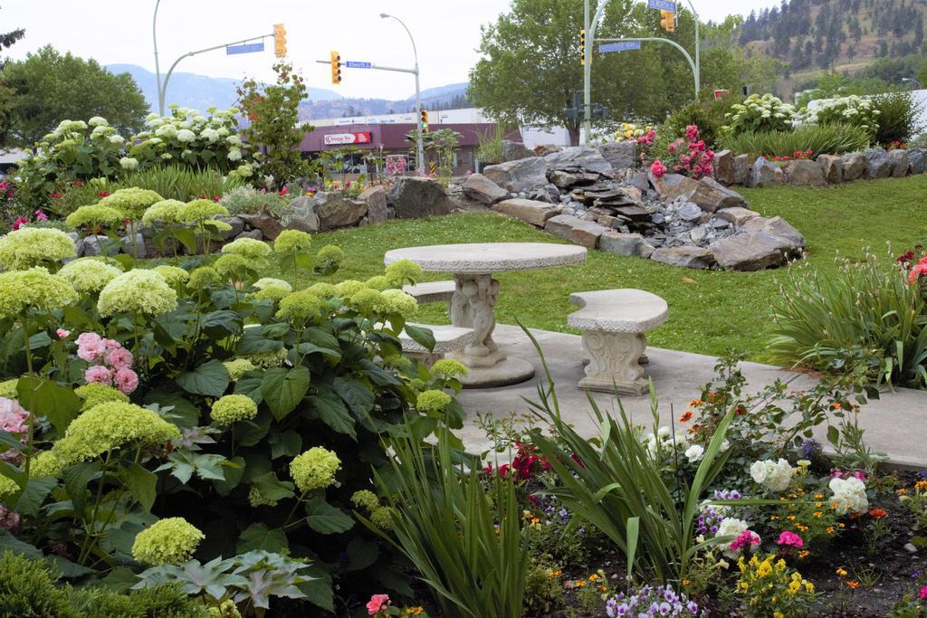 Dilworth Inn Kelowna Exterior foto